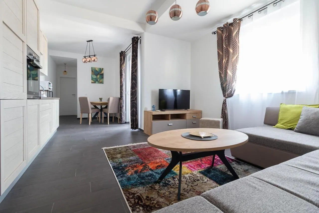 Apartment Martina Near The Beach - By Ta Leut Agency Privlaka