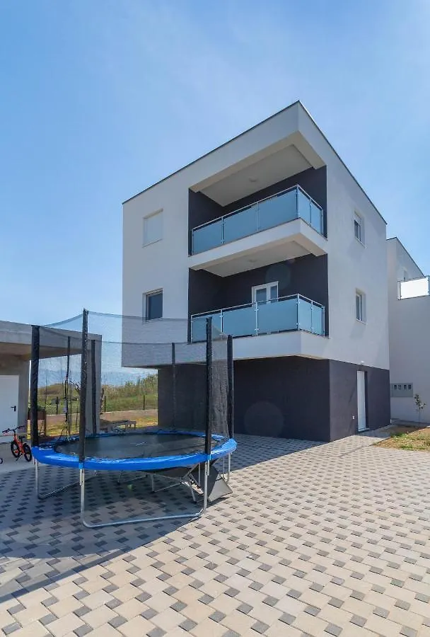 Apartment Martina Near The Beach - By Ta Leut Agency Privlaka  Privlaka (Zadar)