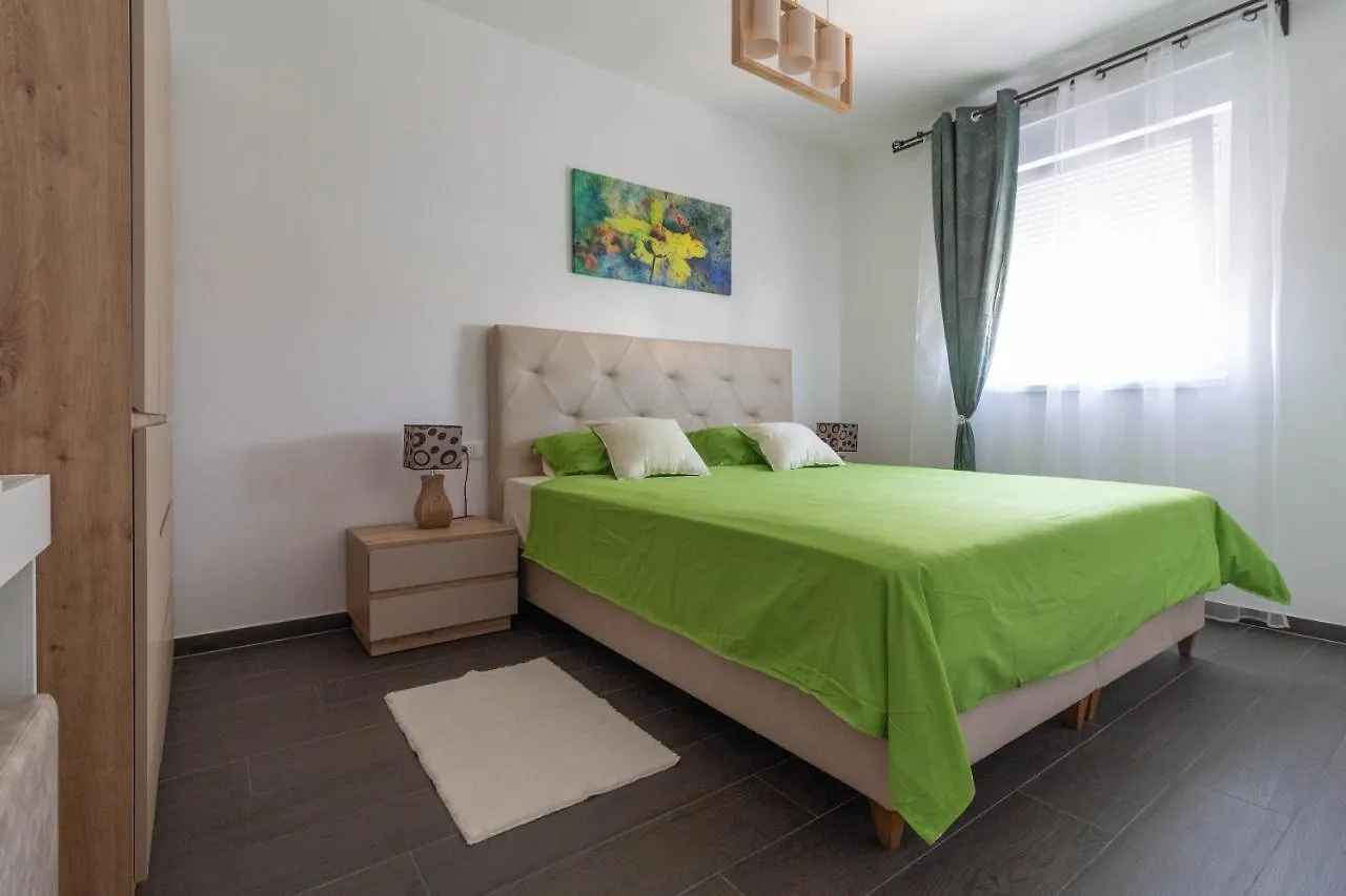 Apartment Martina Near The Beach - By Ta Leut Agency Privlaka