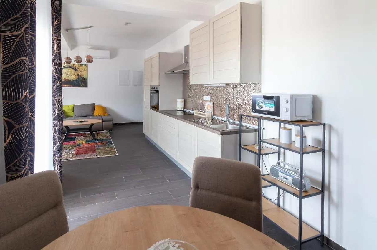 Apartment Martina Near The Beach - By Ta Leut Agency Privlaka   Privlaka (Zadar)