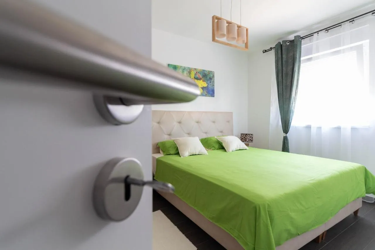 Apartment Martina Near The Beach - By Ta Leut Agency Privlaka